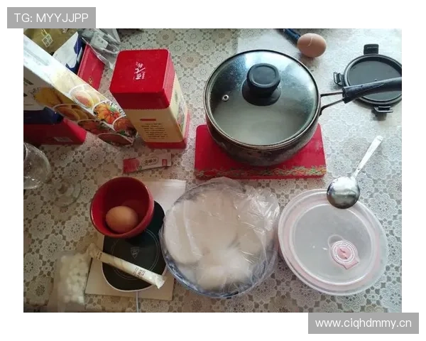 杨力维家的冰箱里居然塞满了蛋白粉和冰块，连瓶可乐都找不到