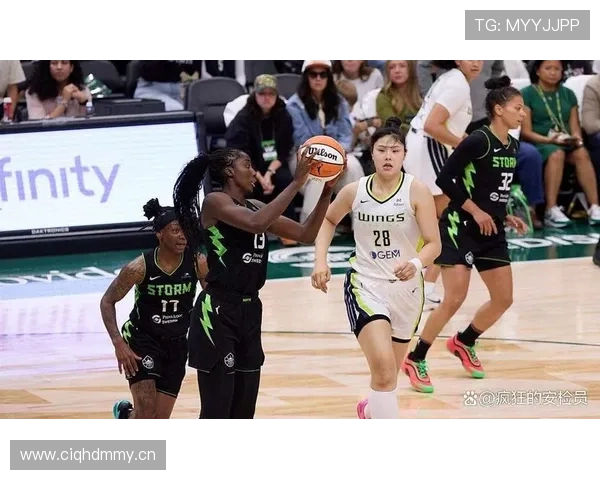 李月汝训练完直接换名牌羽绒服，这生活差距让我怀疑人生