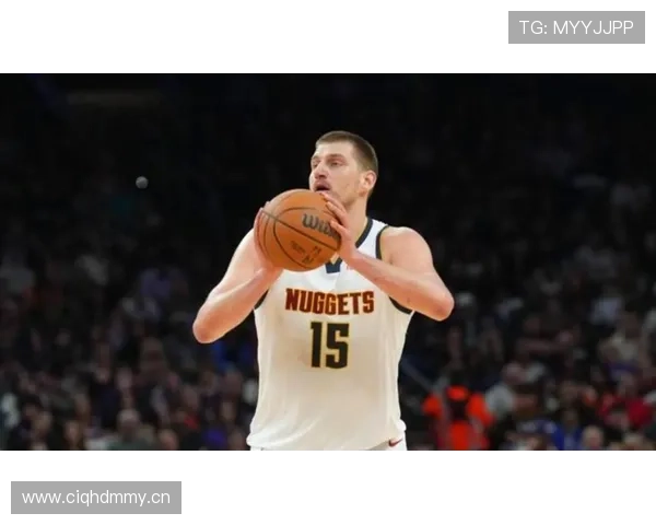 沙奎尔低位背打主导禁区，区别于约基奇组织型内线