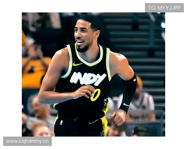 阿门·汤普森无球跑位提升活跃度 滑翔突破制造得分机会